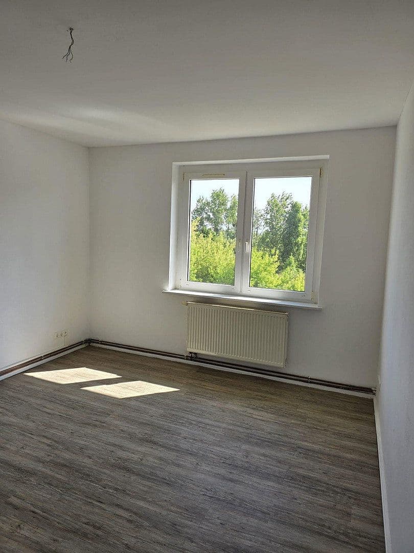 Pronájem bytu 3+1 86 m², Mitschurinstr. 5, Bitterfeld-Wolfen, Sasko-Anhaltsko Pronájem bytu 3+1 86 m², Mitschurinstr. 5, Bitterfeld-Wolfen, Sasko-Anhaltsko