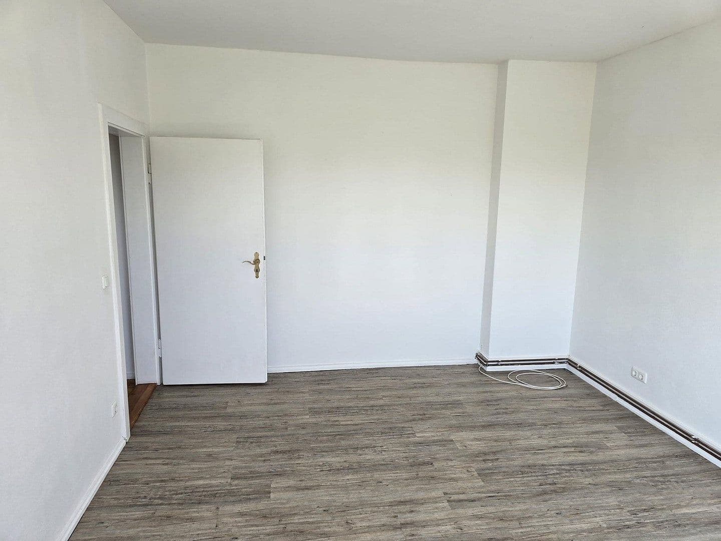 Pronájem bytu 3+1 86 m², Mitschurinstr. 5, Bitterfeld-Wolfen, Sasko-Anhaltsko Pronájem bytu 3+1 86 m², Mitschurinstr. 5, Bitterfeld-Wolfen, Sasko-Anhaltsko