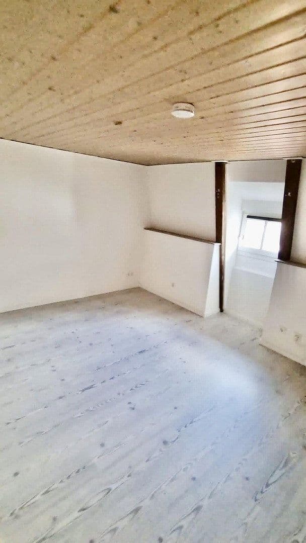 Pronájem bytu 4+1 90 m², Simmozheim, Bádensko-Württembersko Pronájem bytu 4+1 90 m², Simmozheim, Bádensko-Württembersko