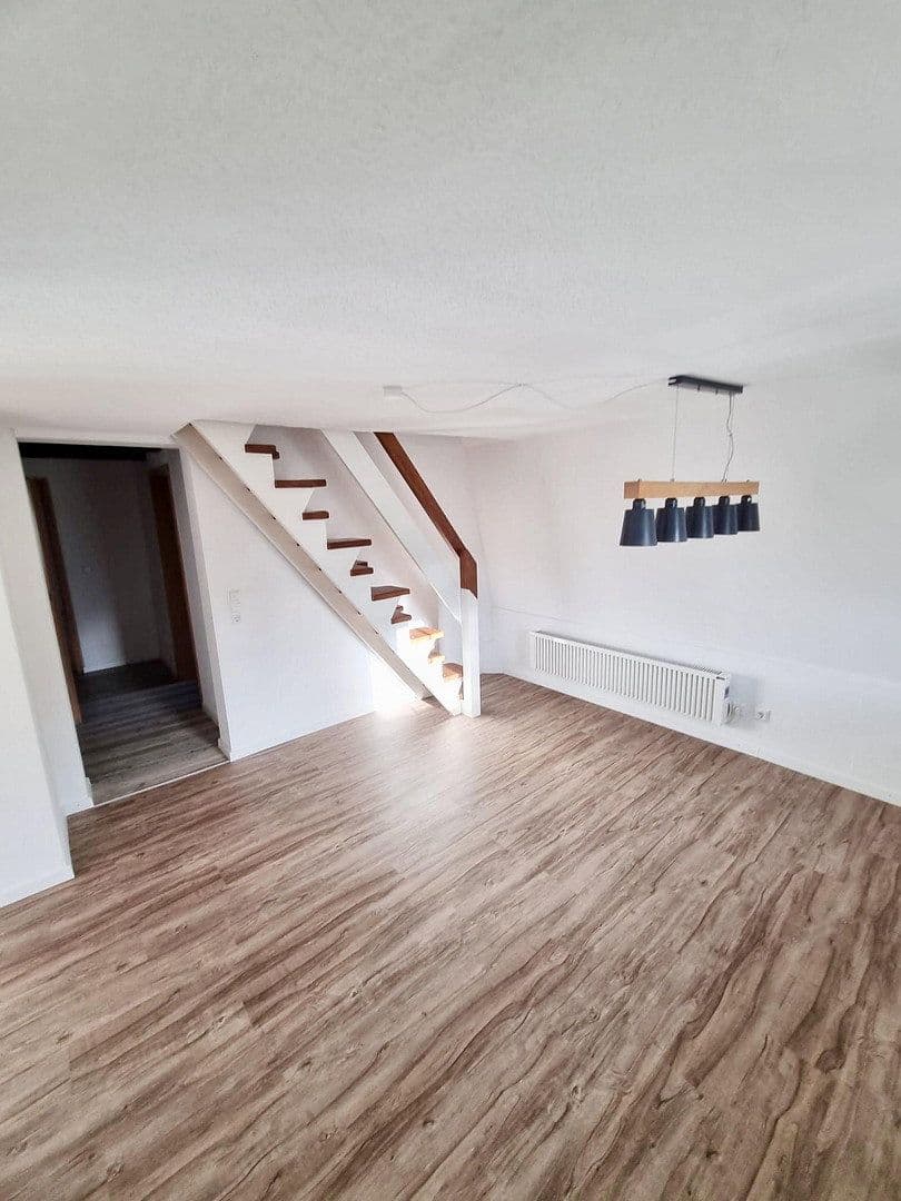 Pronájem bytu 4+1 90 m², Simmozheim, Bádensko-Württembersko Pronájem bytu 4+1 90 m², Simmozheim, Bádensko-Württembersko
