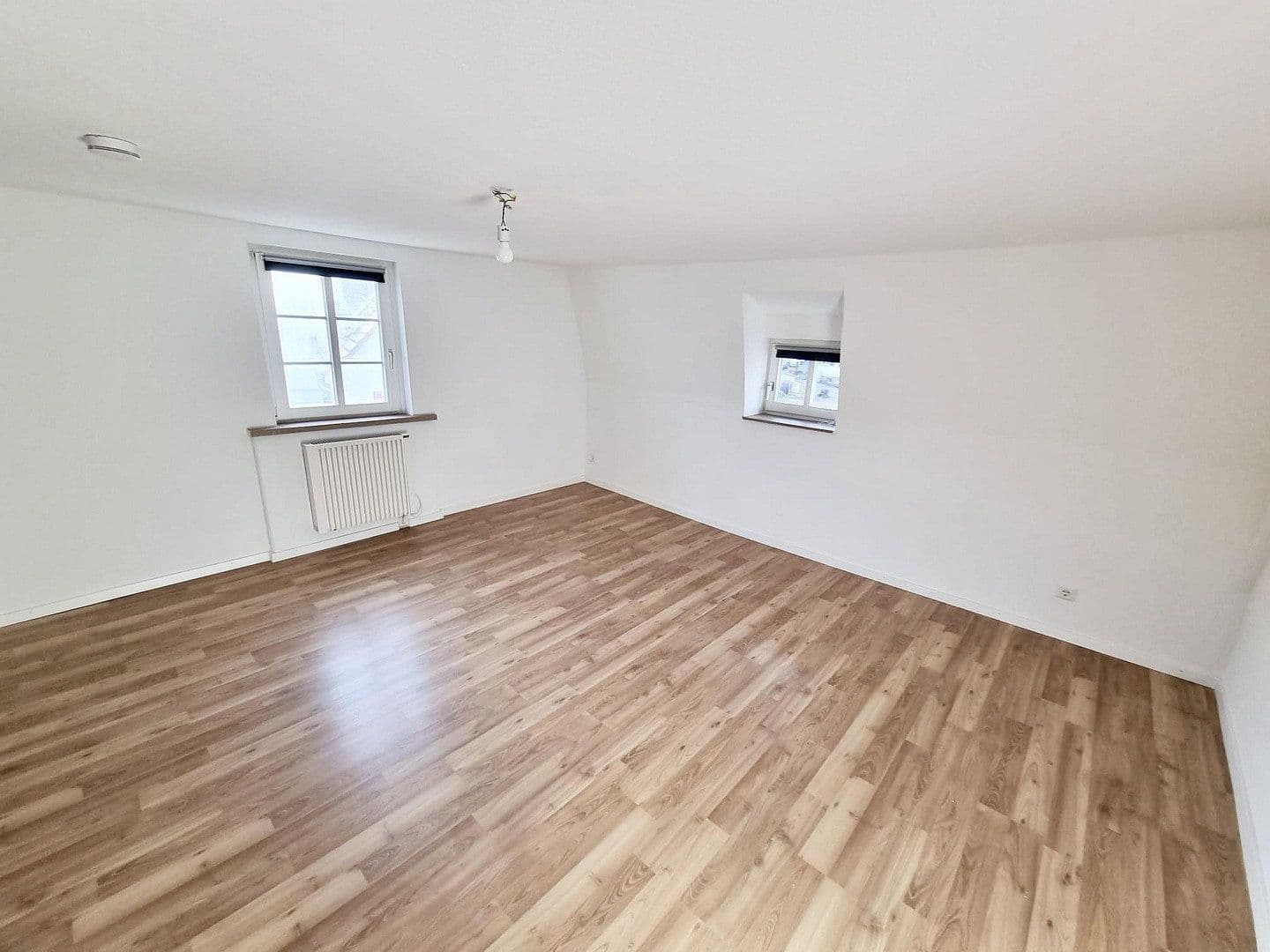 Pronájem bytu 4+1 90 m², Simmozheim, Bádensko-Württembersko Pronájem bytu 4+1 90 m², Simmozheim, Bádensko-Württembersko