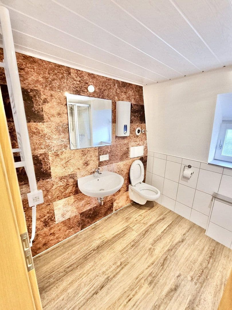 Pronájem bytu 4+1 90 m², Simmozheim, Bádensko-Württembersko Pronájem bytu 4+1 90 m², Simmozheim, Bádensko-Württembersko