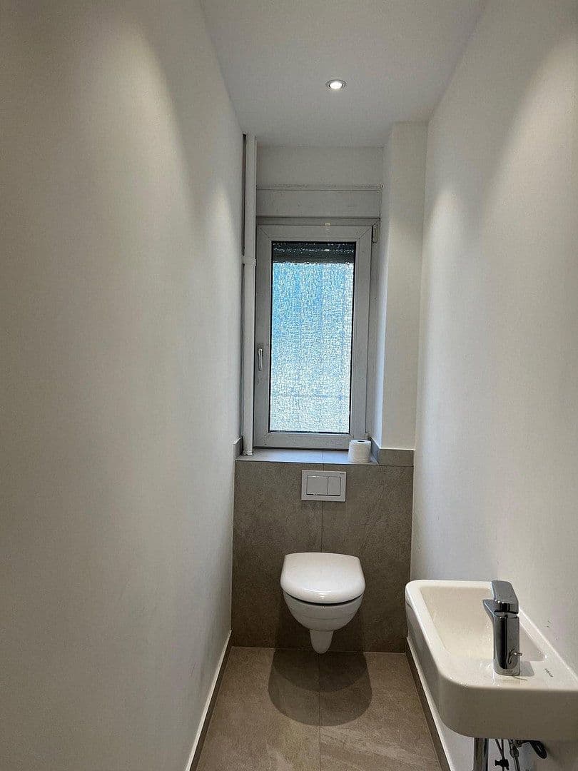 Pronájem bytu 3+1 101 m², Emil-Heckel-Str. 12, Mannheim, Bádensko-Württembersko Pronájem bytu 3+1 101 m², Emil-Heckel-Str. 12, Mannheim, Bádensko-Württembersko