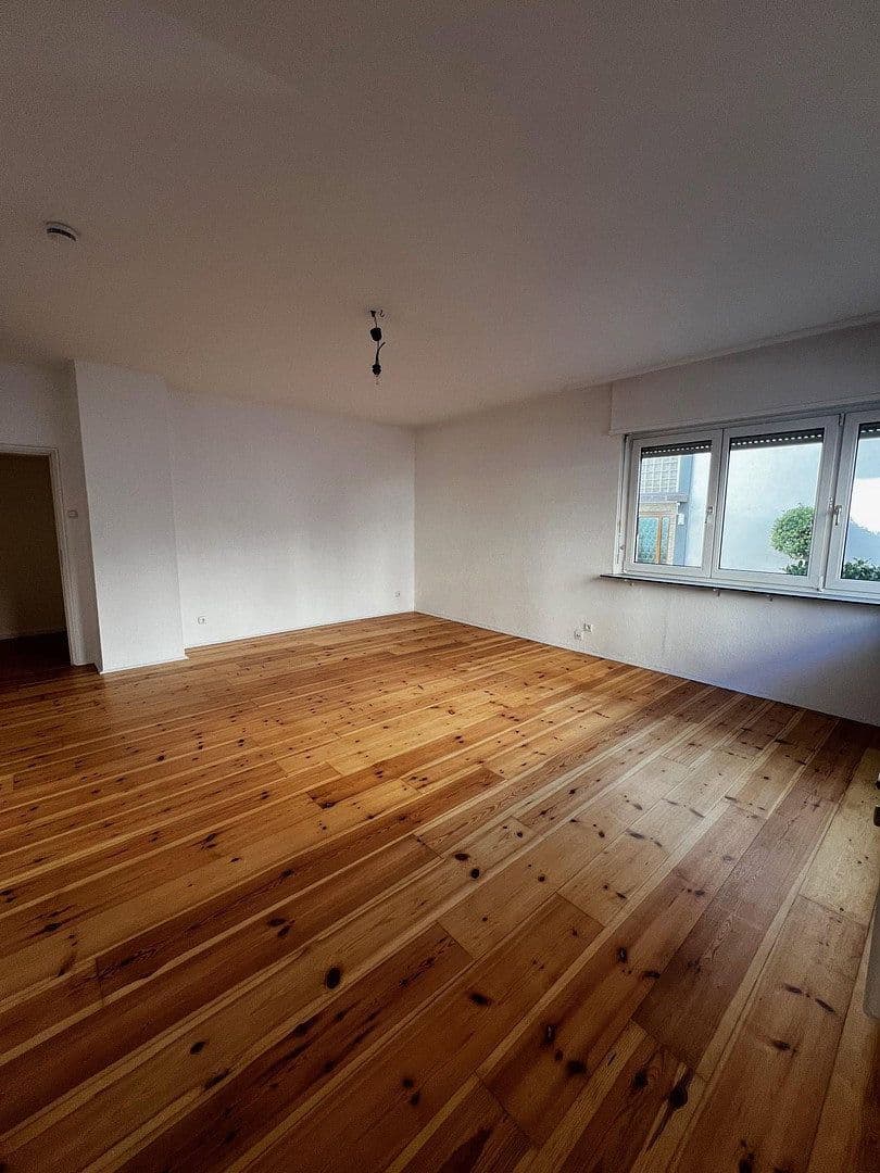 Pronájem bytu 3+1 101 m², Emil-Heckel-Str. 12, Mannheim, Bádensko-Württembersko Pronájem bytu 3+1 101 m², Emil-Heckel-Str. 12, Mannheim, Bádensko-Württembersko