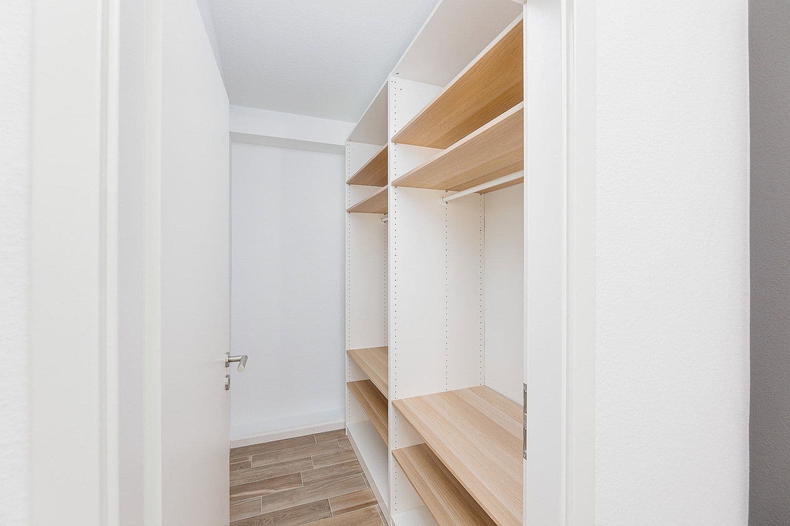 Pronájem bytu 2+1 45 m², Ezanvillestr. 14, Heidelberg, Bádensko-Württembersko Pronájem bytu 2+1 45 m², Ezanvillestr. 14, Heidelberg, Bádensko-Württembersko
