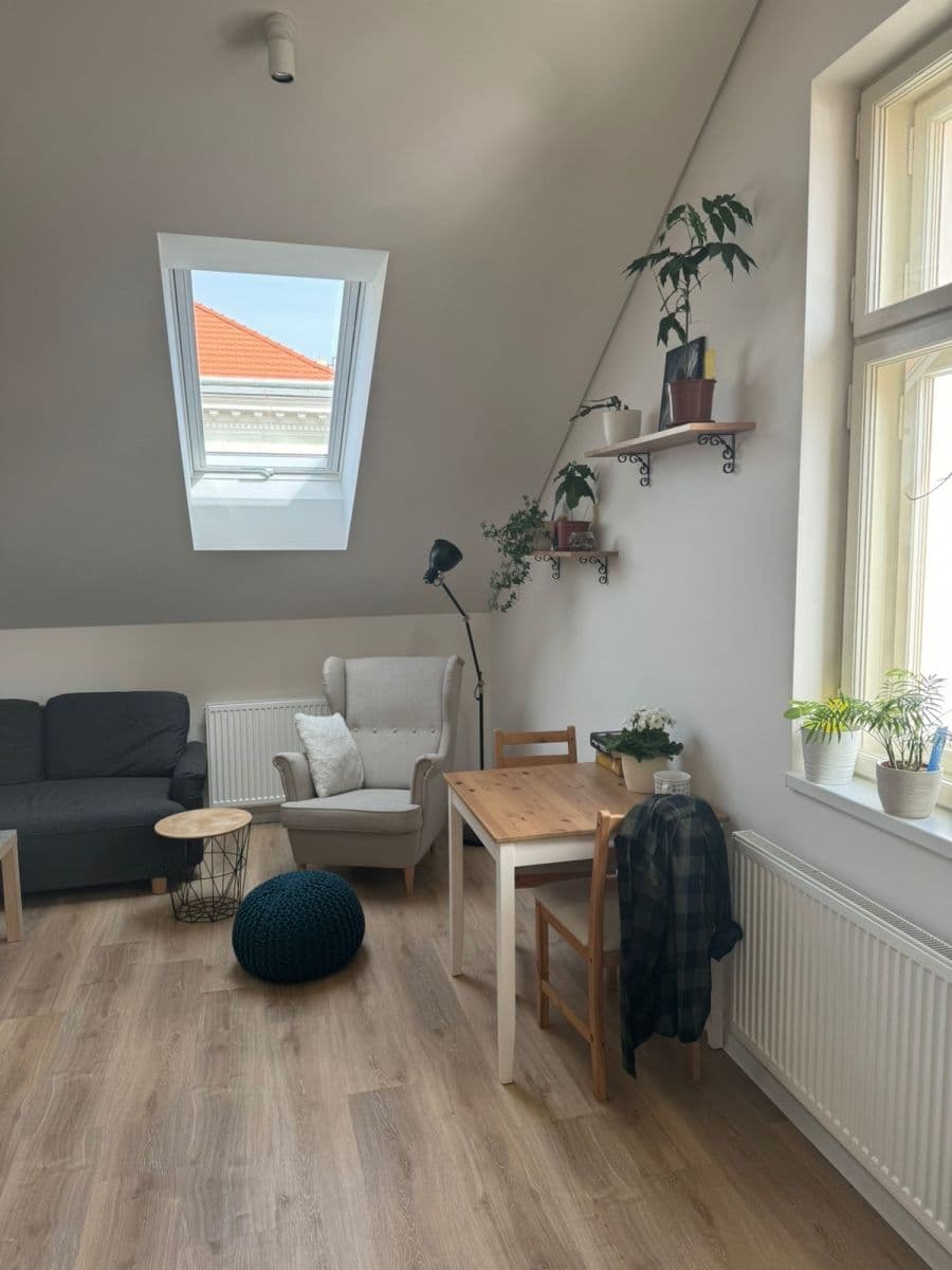 Pronájem bytu 1+kk 69 m², Grafická, Praha, Praha Pronájem bytu 1+kk 69 m², Grafická, Praha, Praha