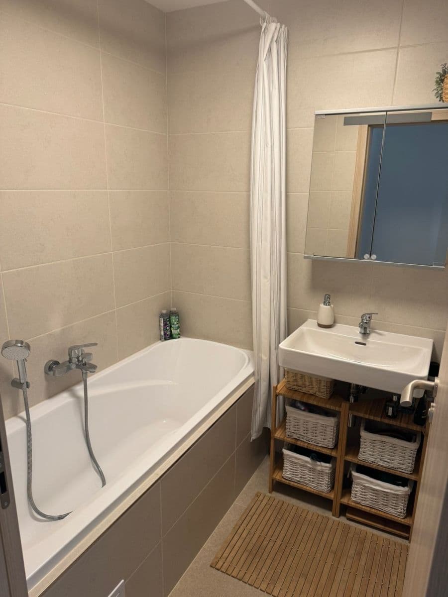 Pronájem bytu 1+kk 69 m², Grafická, Praha, Praha Pronájem bytu 1+kk 69 m², Grafická, Praha, Praha
