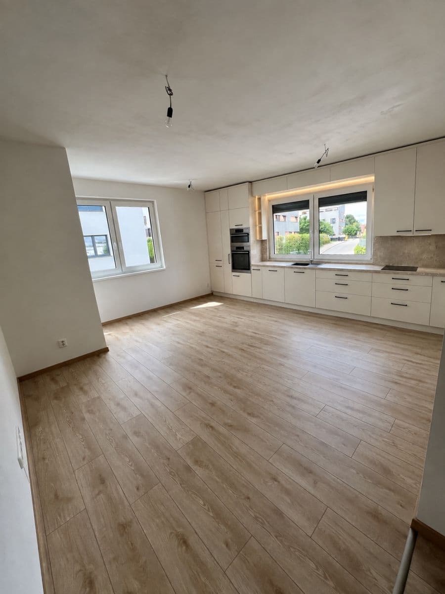 Pronájem bytu 2+kk 56 m², Stromovka, Havlíčkův Brod, Kraj Vysočina Pronájem bytu 2+kk 56 m², Stromovka, Havlíčkův Brod, Kraj Vysočina