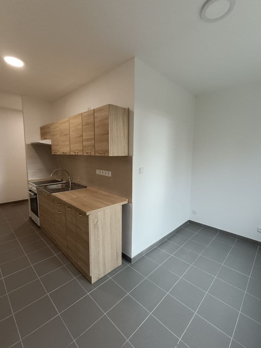 Pronájem bytu 1+1 43 m², Osvobození, Pelhřimov, Kraj Vysočina Pronájem bytu 1+1 43 m², Osvobození, Pelhřimov, Kraj Vysočina