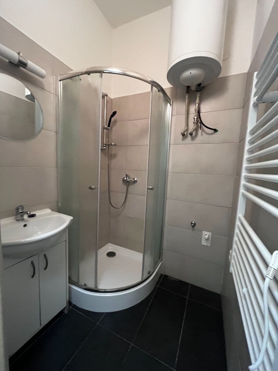 Prodej bytu 1+kk 28 m², Víta Nejedlého, Chrudim, Pardubický kraj Prodej bytu 1+kk 28 m², Víta Nejedlého, Chrudim, Pardubický kraj