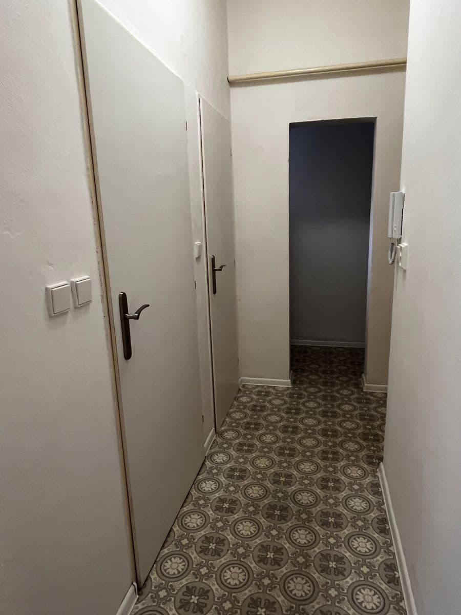 Prodej bytu 1+kk 28 m², Víta Nejedlého, Chrudim, Pardubický kraj Prodej bytu 1+kk 28 m², Víta Nejedlého, Chrudim, Pardubický kraj