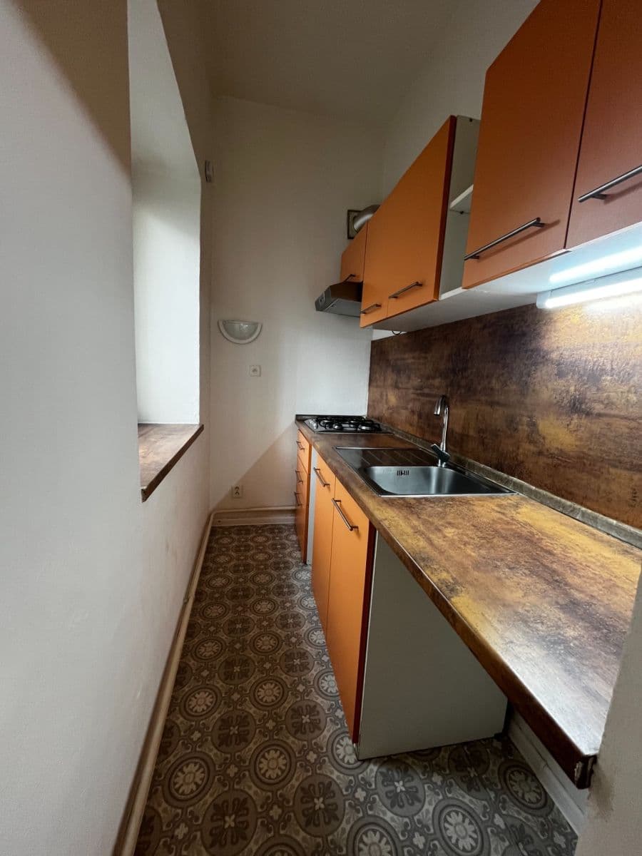 Prodej bytu 1+kk 28 m², Víta Nejedlého, Chrudim, Pardubický kraj Prodej bytu 1+kk 28 m², Víta Nejedlého, Chrudim, Pardubický kraj