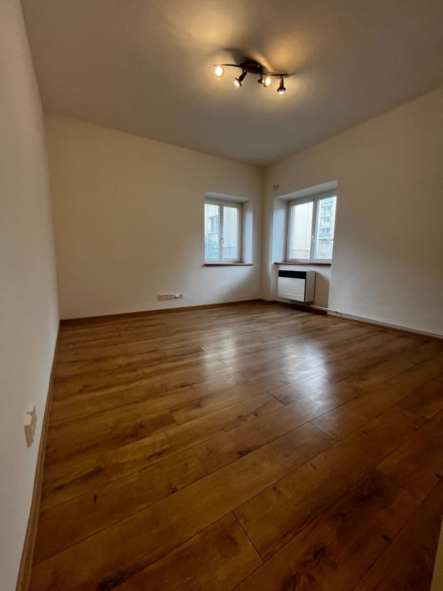 Prodej bytu 1+kk 28 m², Víta Nejedlého, Chrudim, Pardubický kraj Prodej bytu 1+kk 28 m², Víta Nejedlého, Chrudim, Pardubický kraj