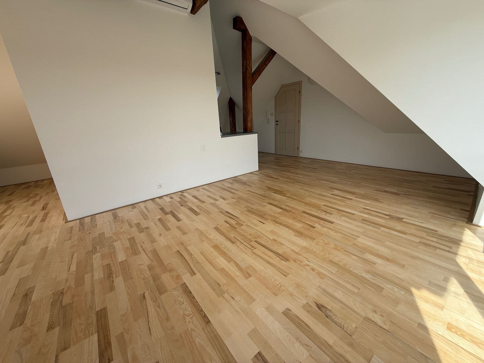 Pronájem bytu 85 m², Na Pískách, Praha, Praha Pronájem bytu 85 m², Na Pískách, Praha, Praha