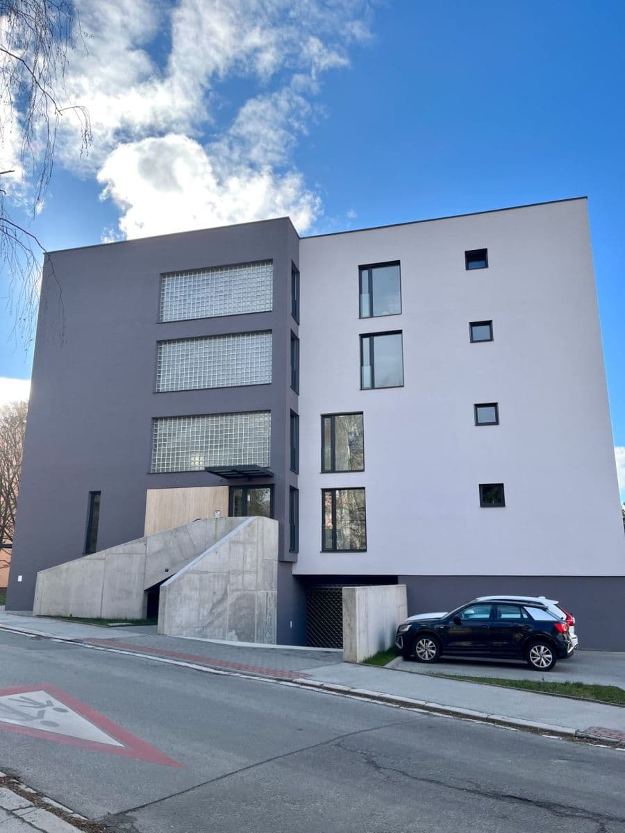 Pronájem garáže 12 m², Zborovská, Brno, Jihomoravský kraj Pronájem garáže 12 m², Zborovská, Brno, Jihomoravský kraj