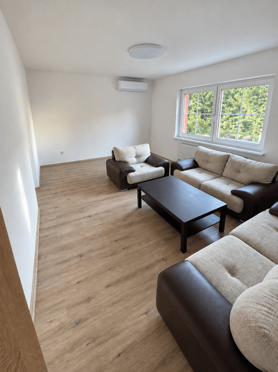 Pronájem domu 173 m², pozemek 2.828 m², Žeravice, Jihomoravský kraj Pronájem domu 173 m², pozemek 2.828 m², Žeravice, Jihomoravský kraj