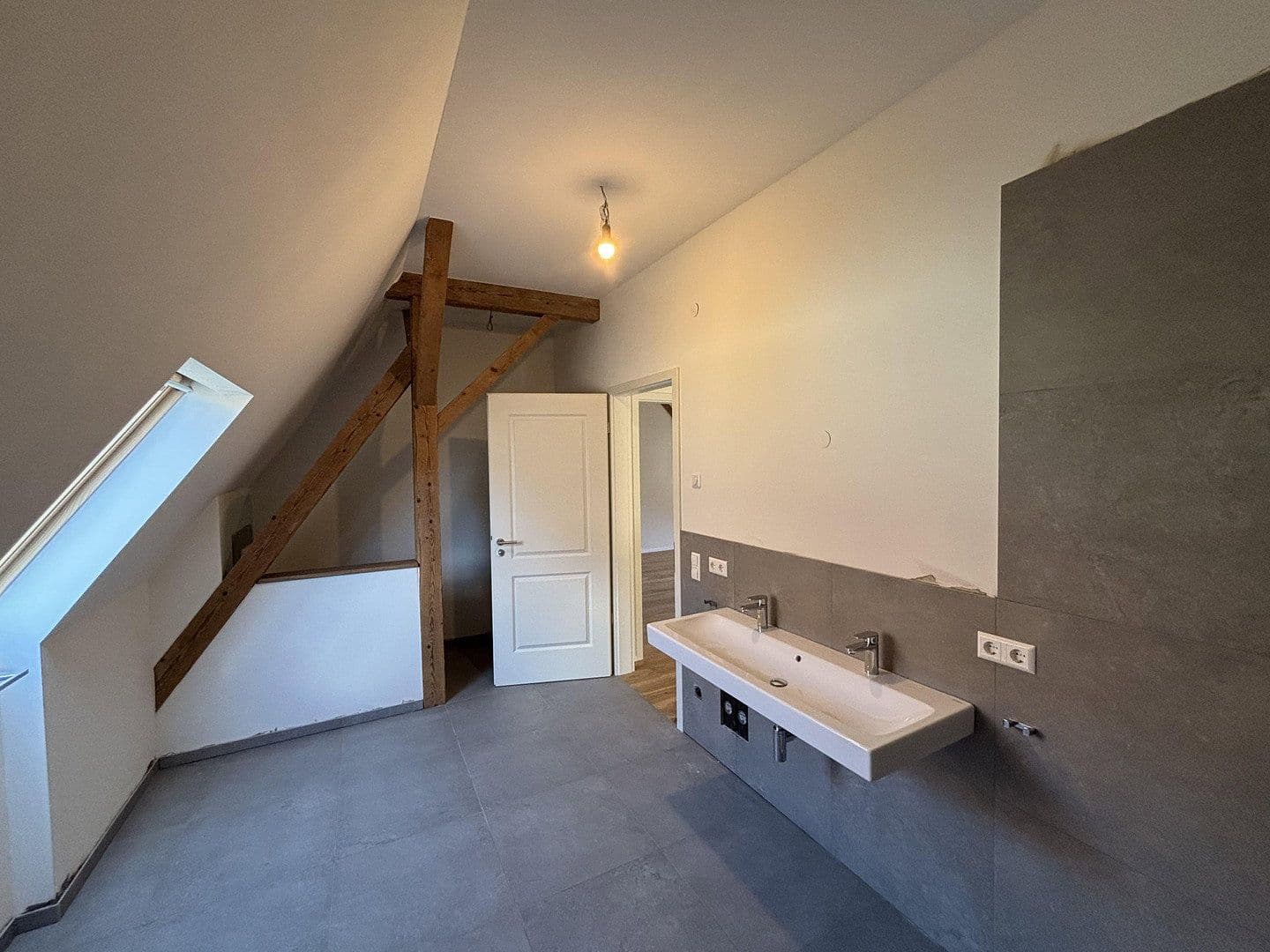 Pronájem bytu 4+kk 147 m², Niefern-Öschelbronn, Bádensko-Württembersko Pronájem bytu 4+kk 147 m², Niefern-Öschelbronn, Bádensko-Württembersko