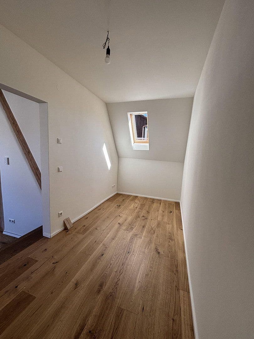 Pronájem bytu 4+kk 147 m², Niefern-Öschelbronn, Bádensko-Württembersko Pronájem bytu 4+kk 147 m², Niefern-Öschelbronn, Bádensko-Württembersko