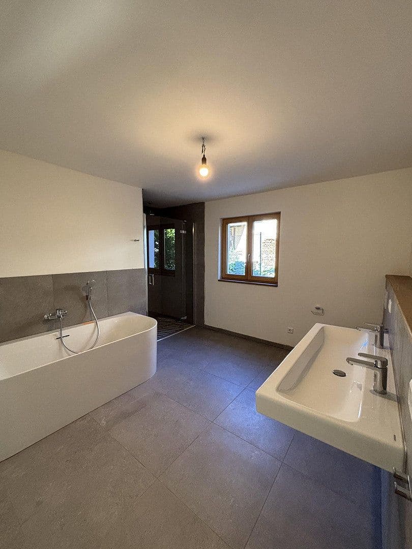 Pronájem bytu 3+kk 133 m², Niefern-Öschelbronn, Bádensko-Württembersko Pronájem bytu 3+kk 133 m², Niefern-Öschelbronn, Bádensko-Württembersko