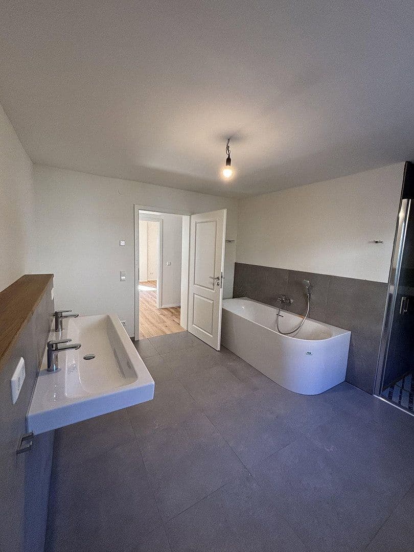 Pronájem bytu 3+kk 133 m², Niefern-Öschelbronn, Bádensko-Württembersko Pronájem bytu 3+kk 133 m², Niefern-Öschelbronn, Bádensko-Württembersko