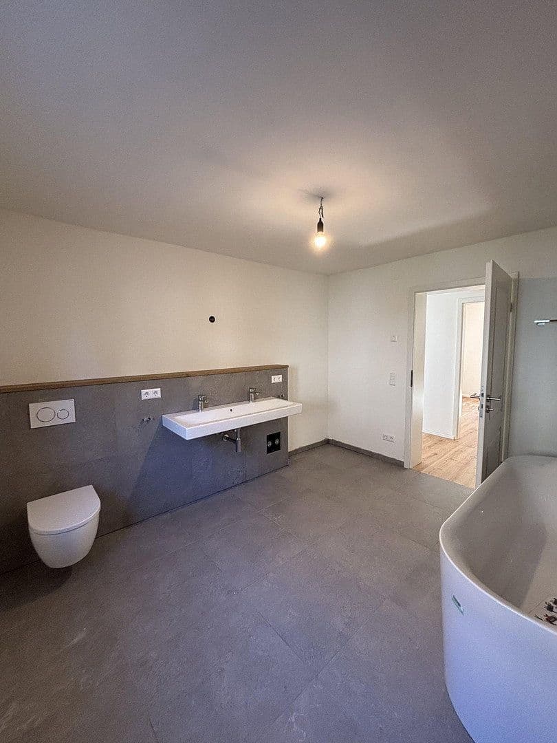 Pronájem bytu 3+kk 133 m², Niefern-Öschelbronn, Bádensko-Württembersko Pronájem bytu 3+kk 133 m², Niefern-Öschelbronn, Bádensko-Württembersko