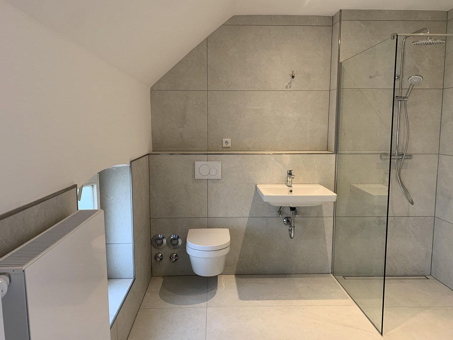 Pronájem bytu 4+1 92 m², Burscheider Str. 106b, Leverkusen, Severní Porýní-Vestfálsko Pronájem bytu 4+1 92 m², Burscheider Str. 106b, Leverkusen, Severní Porýní-Vestfálsko