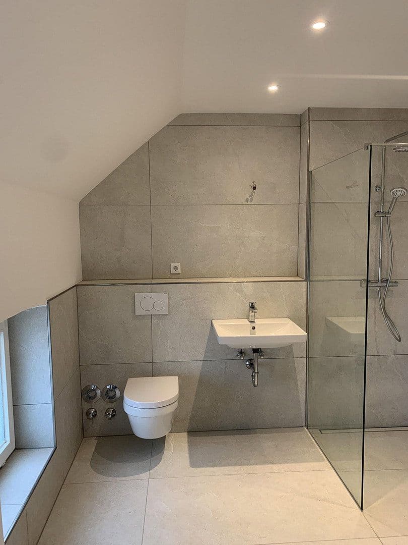 Pronájem bytu 4+1 92 m², Burscheider Str. 106b, Leverkusen, Severní Porýní-Vestfálsko Pronájem bytu 4+1 92 m², Burscheider Str. 106b, Leverkusen, Severní Porýní-Vestfálsko