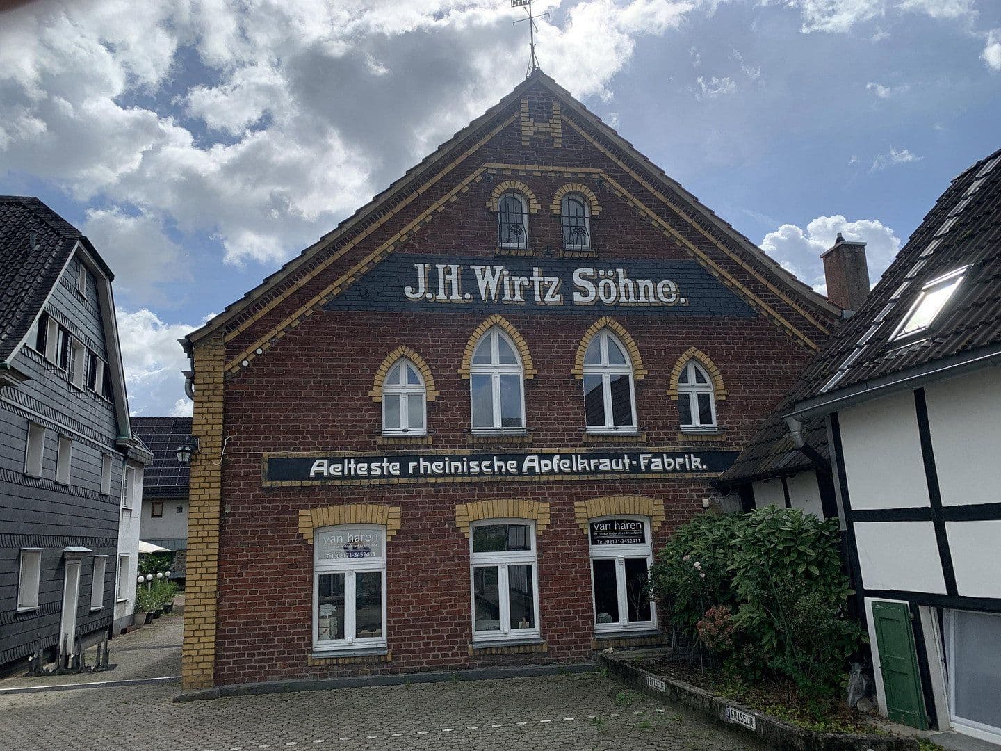 Pronájem bytu 4+1 92 m², Burscheider Str. 106b, Leverkusen, Severní Porýní-Vestfálsko Pronájem bytu 4+1 92 m², Burscheider Str. 106b, Leverkusen, Severní Porýní-Vestfálsko