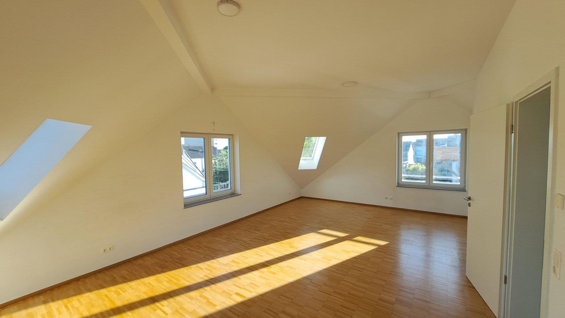 Prodej domu 205 m², pozemek 300 m², Am Dreispitz 30, Aschaffenburg, Bavorsko Prodej domu 205 m², pozemek 300 m², Am Dreispitz 30, Aschaffenburg, Bavorsko