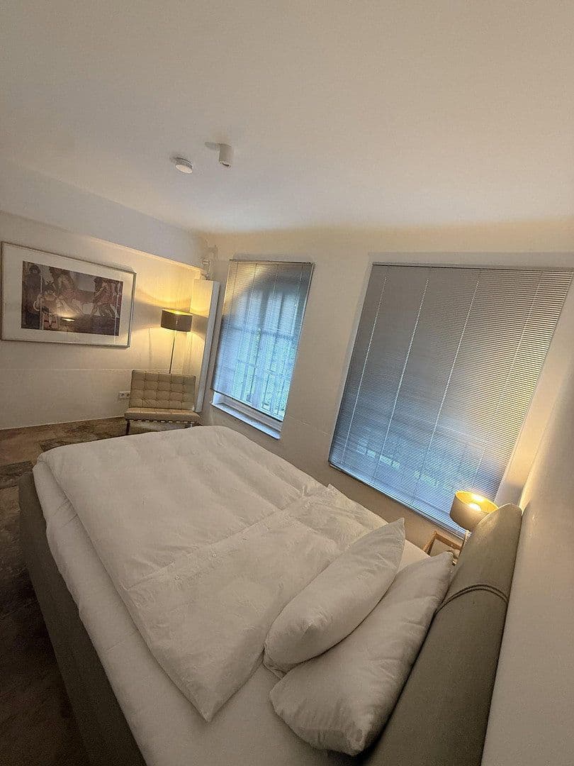 Pronájem bytu 1+1 80 m², Uferstraße 29, Köln, Severní Porýní-Vestfálsko Pronájem bytu 1+1 80 m², Uferstraße 29, Köln, Severní Porýní-Vestfálsko