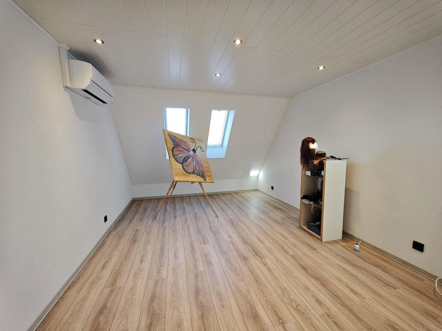 Prodej domu 404 m², pozemek 416 m², Tiefenbronn, Bádensko-Württembersko Prodej domu 404 m², pozemek 416 m², Tiefenbronn, Bádensko-Württembersko