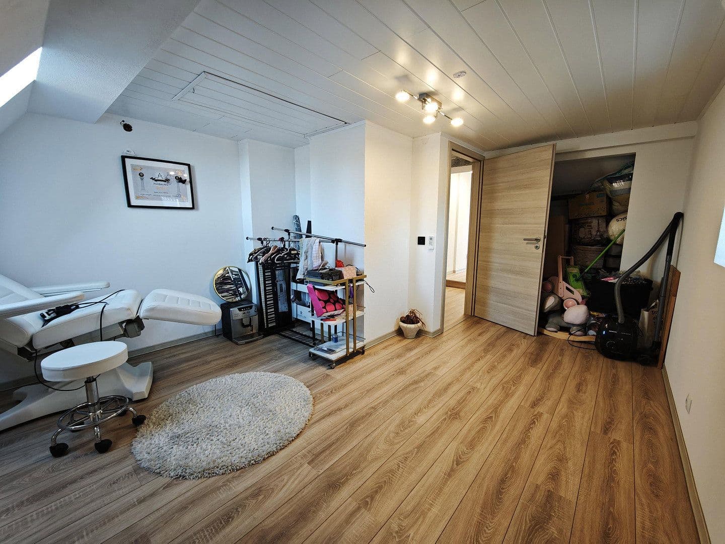 Prodej domu 404 m², pozemek 416 m², Tiefenbronn, Bádensko-Württembersko Prodej domu 404 m², pozemek 416 m², Tiefenbronn, Bádensko-Württembersko