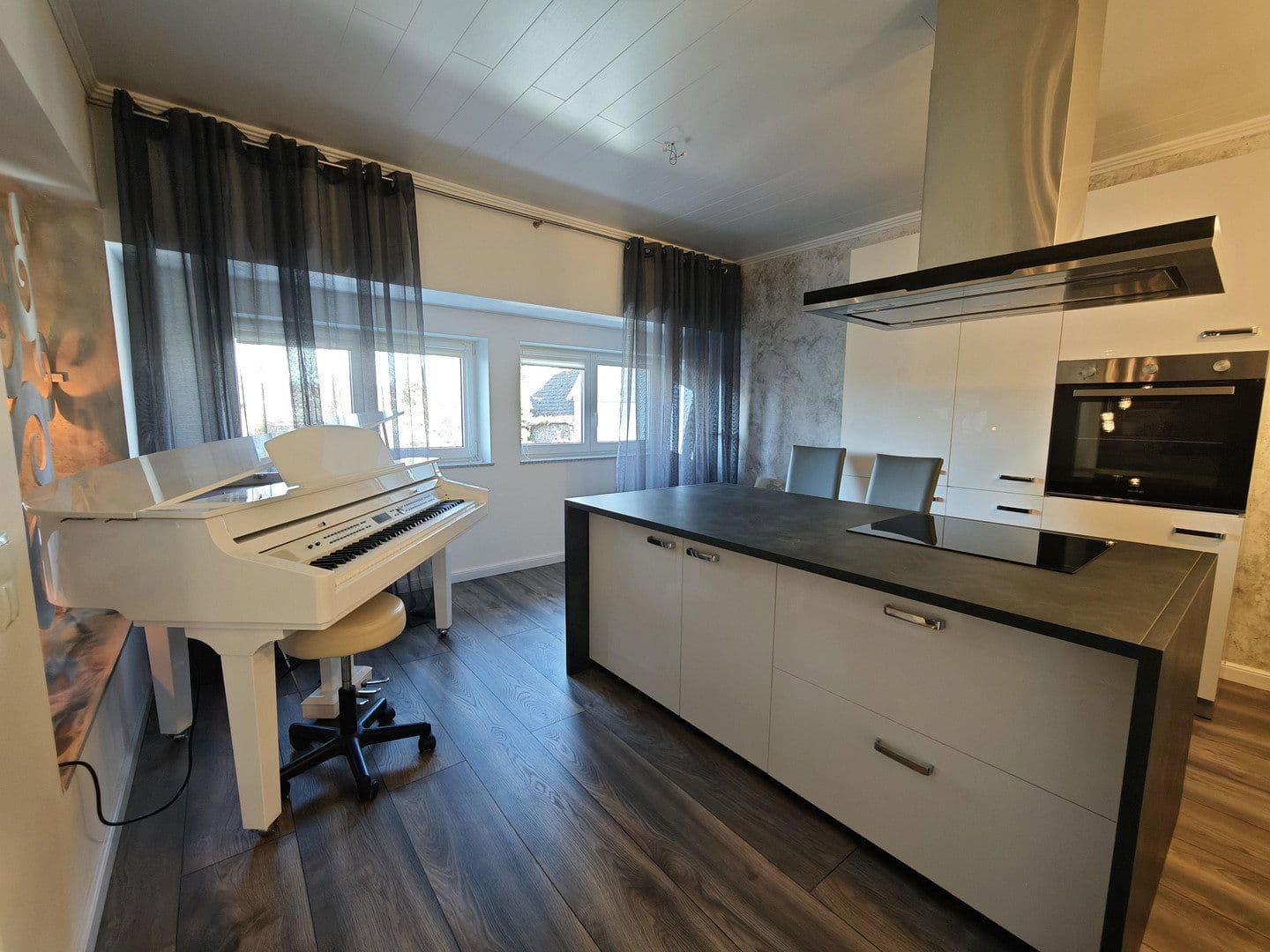 Prodej domu 404 m², pozemek 416 m², Tiefenbronn, Bádensko-Württembersko Prodej domu 404 m², pozemek 416 m², Tiefenbronn, Bádensko-Württembersko