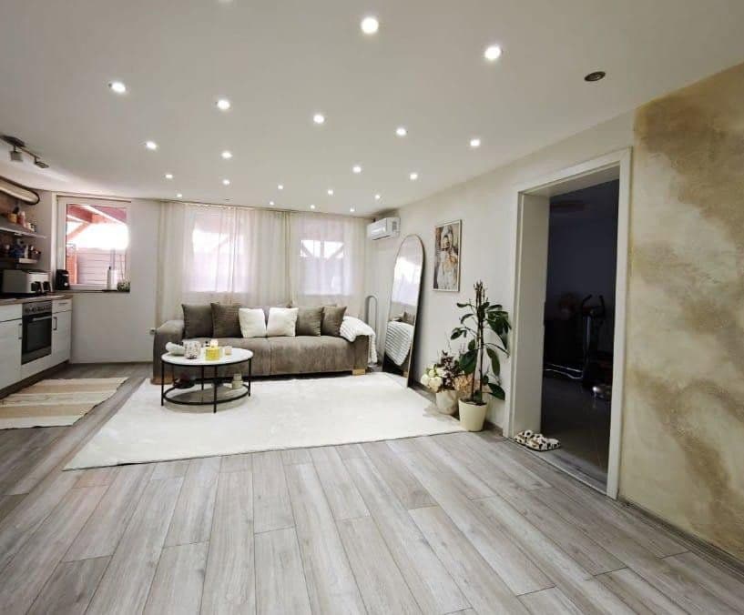 Prodej domu 404 m², pozemek 416 m², Tiefenbronn, Bádensko-Württembersko Prodej domu 404 m², pozemek 416 m², Tiefenbronn, Bádensko-Württembersko