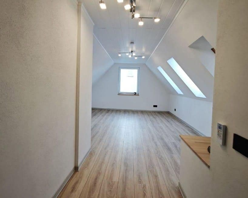 Prodej domu 404 m², pozemek 416 m², Tiefenbronn, Bádensko-Württembersko Prodej domu 404 m², pozemek 416 m², Tiefenbronn, Bádensko-Württembersko