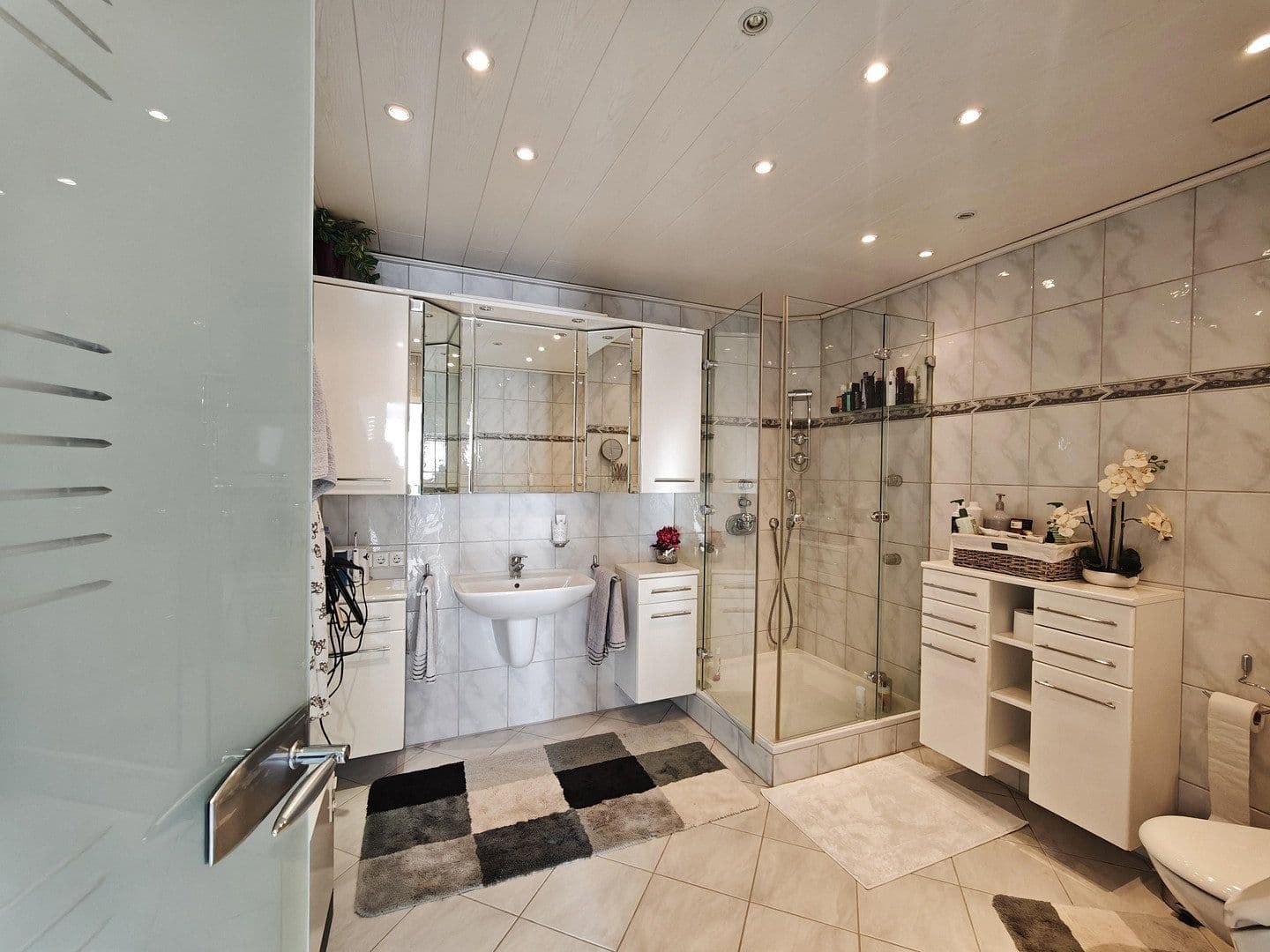 Prodej domu 404 m², pozemek 416 m², Tiefenbronn, Bádensko-Württembersko Prodej domu 404 m², pozemek 416 m², Tiefenbronn, Bádensko-Württembersko