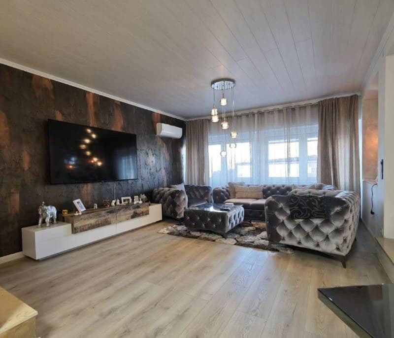 Prodej domu 404 m², pozemek 416 m², Tiefenbronn, Bádensko-Württembersko Prodej domu 404 m², pozemek 416 m², Tiefenbronn, Bádensko-Württembersko