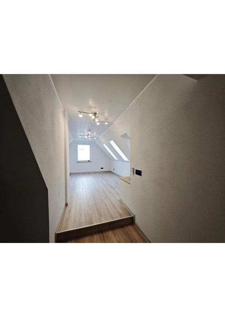 Prodej domu 404 m², pozemek 416 m², Tiefenbronn, Bádensko-Württembersko Prodej domu 404 m², pozemek 416 m², Tiefenbronn, Bádensko-Württembersko