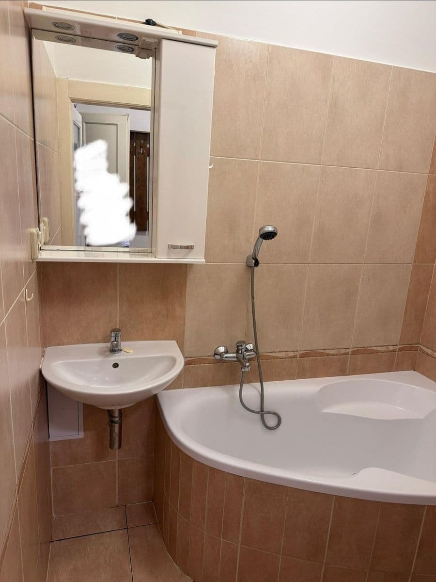Pronájem bytu 2+kk 43 m², Nemocniční, Praha, Praha Pronájem bytu 2+kk 43 m², Nemocniční, Praha, Praha