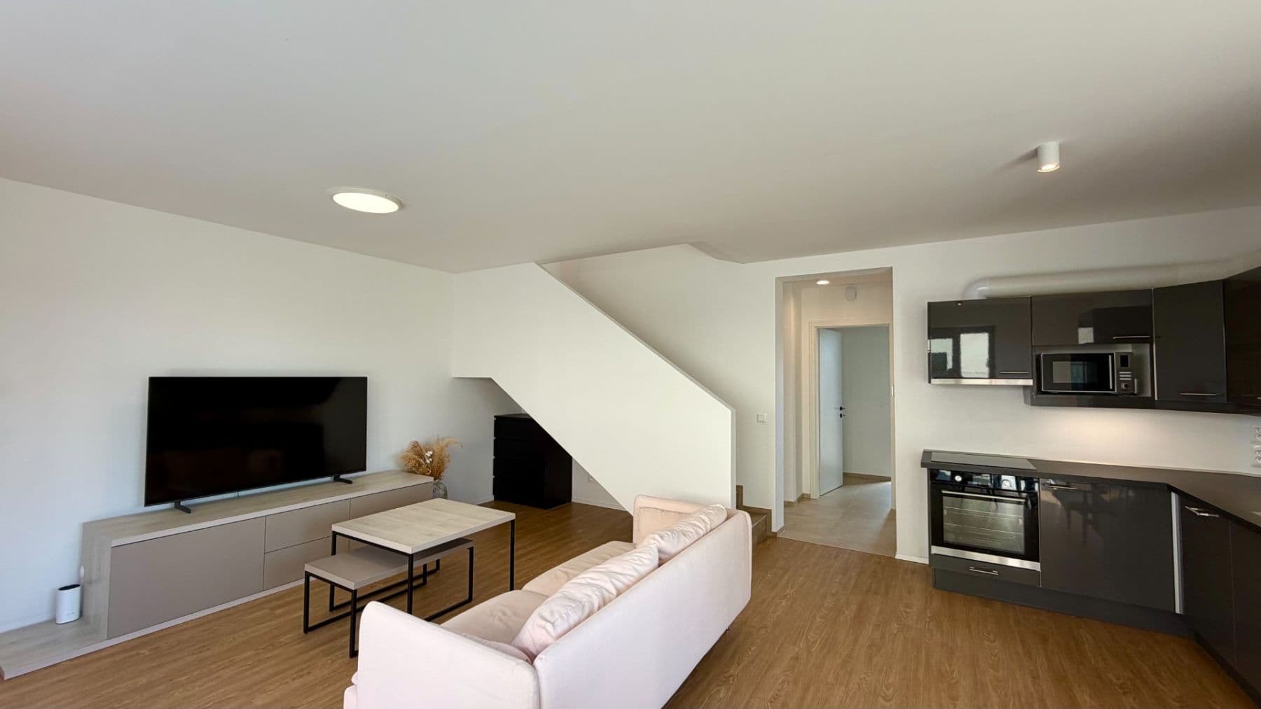 Pronájem domu 102 m², pozemek 179 m², Denivková, Praha, Praha Pronájem domu 102 m², pozemek 179 m², Denivková, Praha, Praha