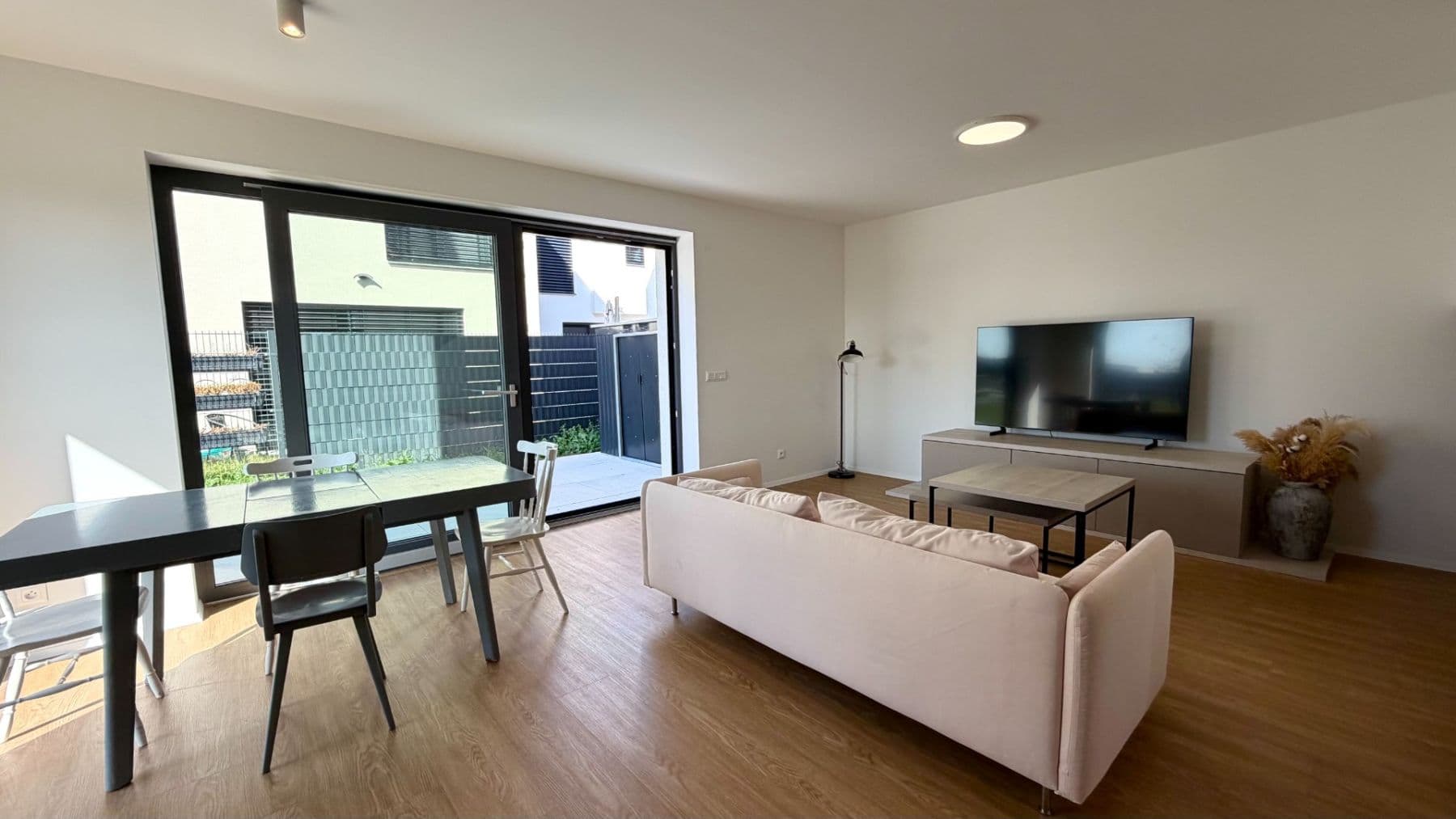 Pronájem domu 102 m², pozemek 179 m², Denivková, Praha, Praha Pronájem domu 102 m², pozemek 179 m², Denivková, Praha, Praha