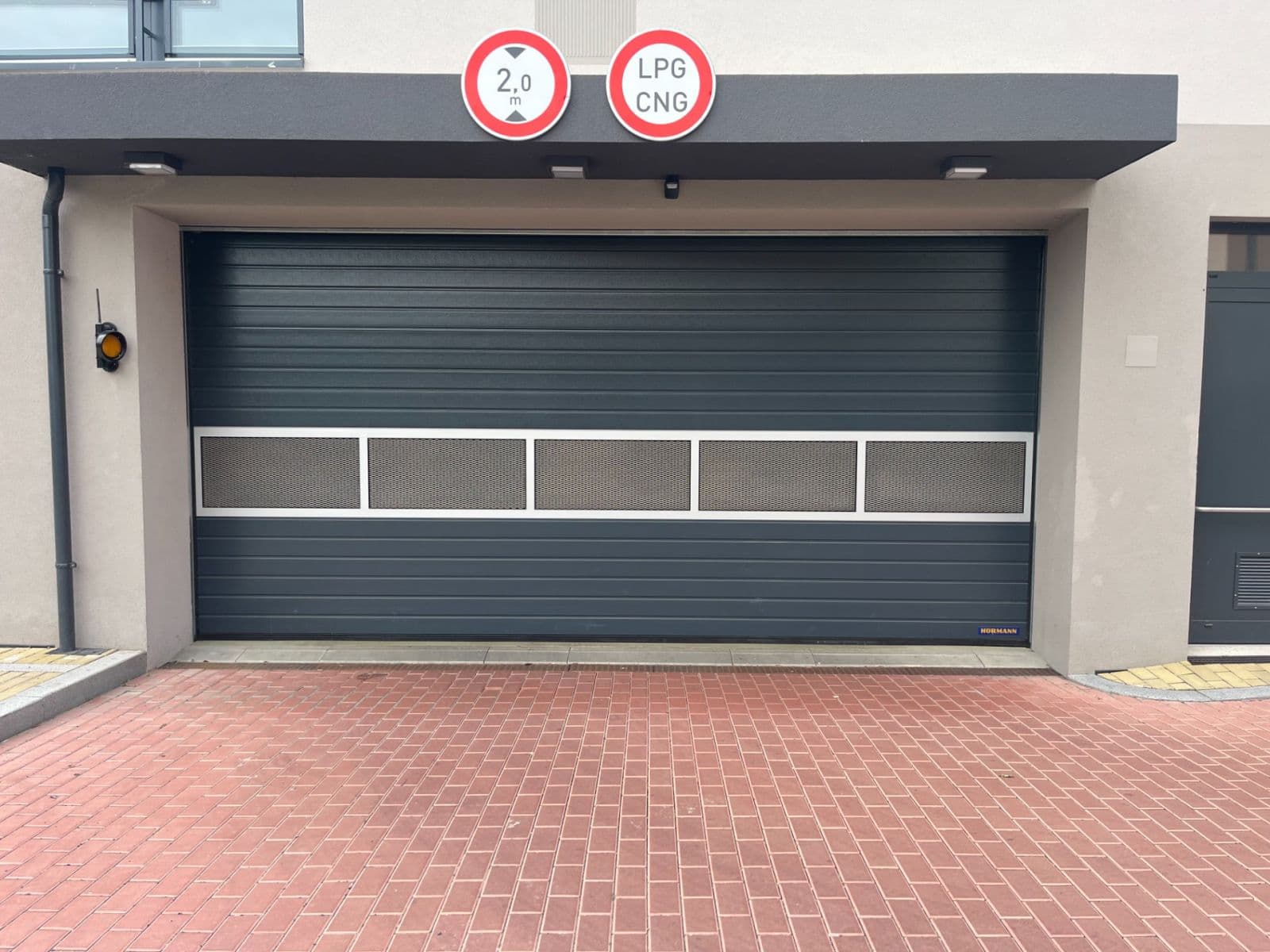 Pronájem garáže 13 m², Lysolajské údolí, Praha, Praha Pronájem garáže 13 m², Lysolajské údolí, Praha, Praha