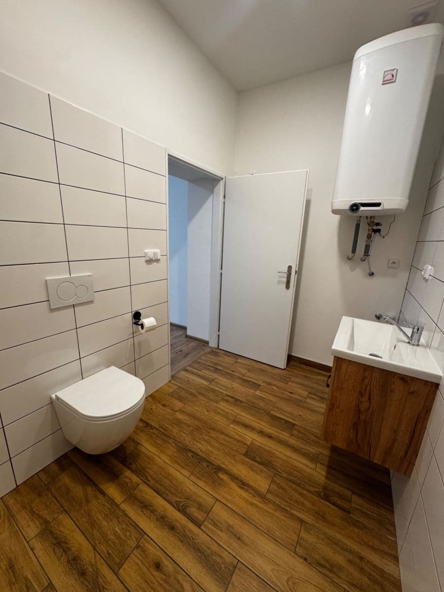 Pronájem bytu 1+1 36 m², Jesenný, Liberecký kraj Pronájem bytu 1+1 36 m², Jesenný, Liberecký kraj