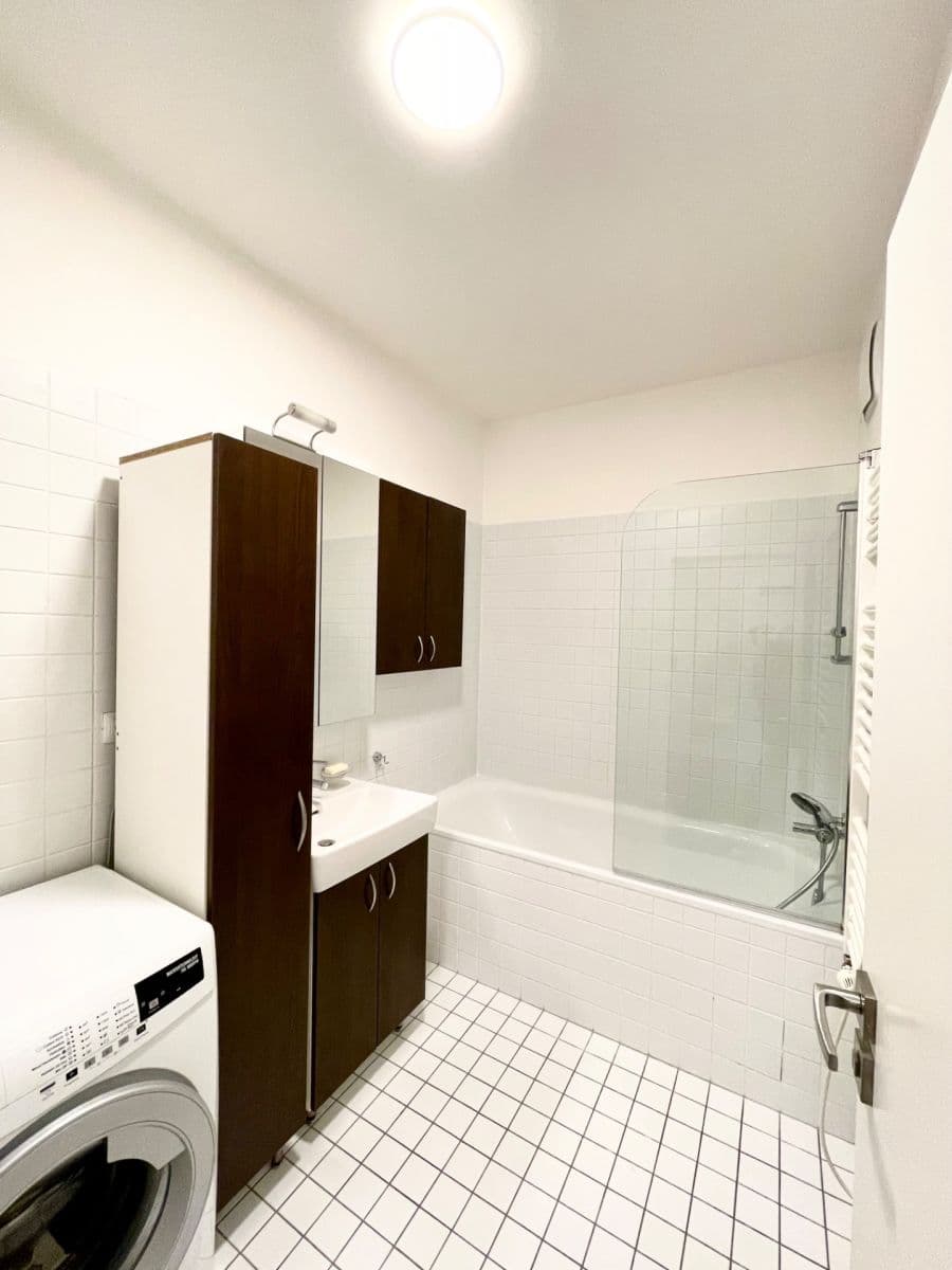 Pronájem bytu 2+kk 69 m², U Uranie, Praha, Praha Pronájem bytu 2+kk 69 m², U Uranie, Praha, Praha