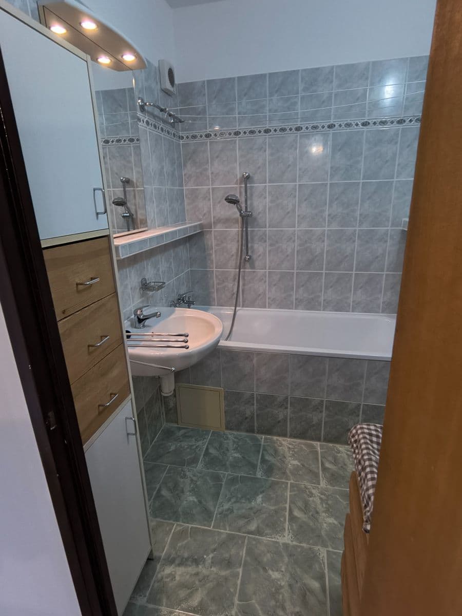 Pronájem bytu 3+1 71 m², Chvatěrubská, Praha, Praha Pronájem bytu 3+1 71 m², Chvatěrubská, Praha, Praha