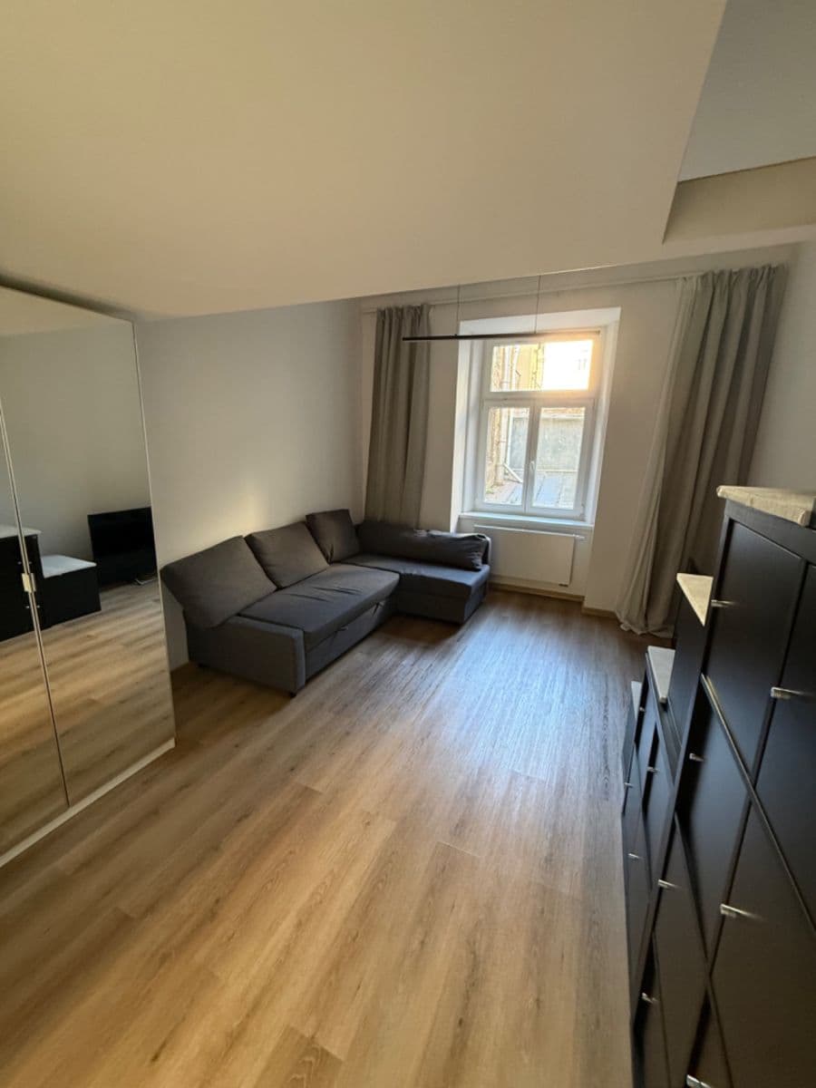 Pronájem bytu 2+kk 38 m², Brožíkova, Praha, Praha Pronájem bytu 2+kk 38 m², Brožíkova, Praha, Praha