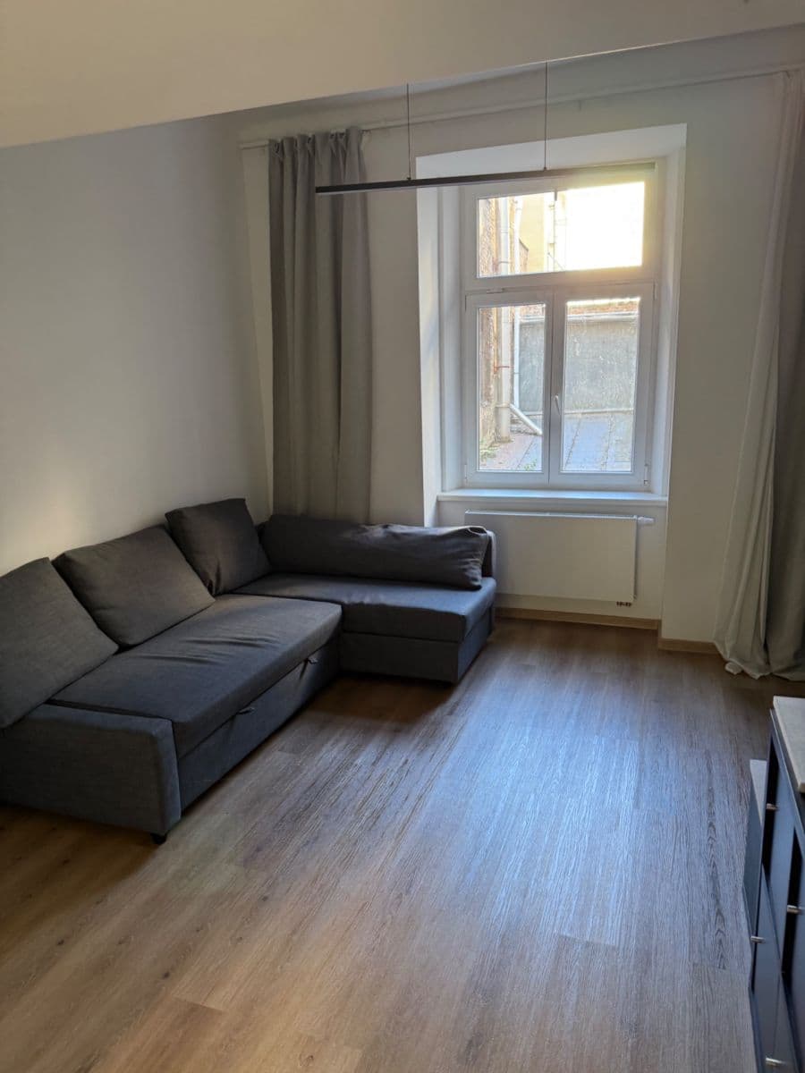 Pronájem bytu 2+kk 38 m², Brožíkova, Praha, Praha Pronájem bytu 2+kk 38 m², Brožíkova, Praha, Praha