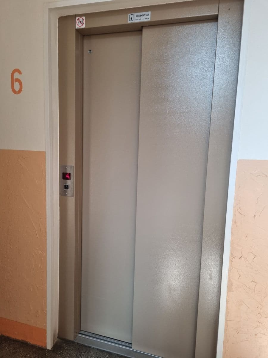 Prodej bytu 3+1 74 m², Vítězná, Karlovy Vary, Karlovarský kraj Prodej bytu 3+1 74 m², Vítězná, Karlovy Vary, Karlovarský kraj