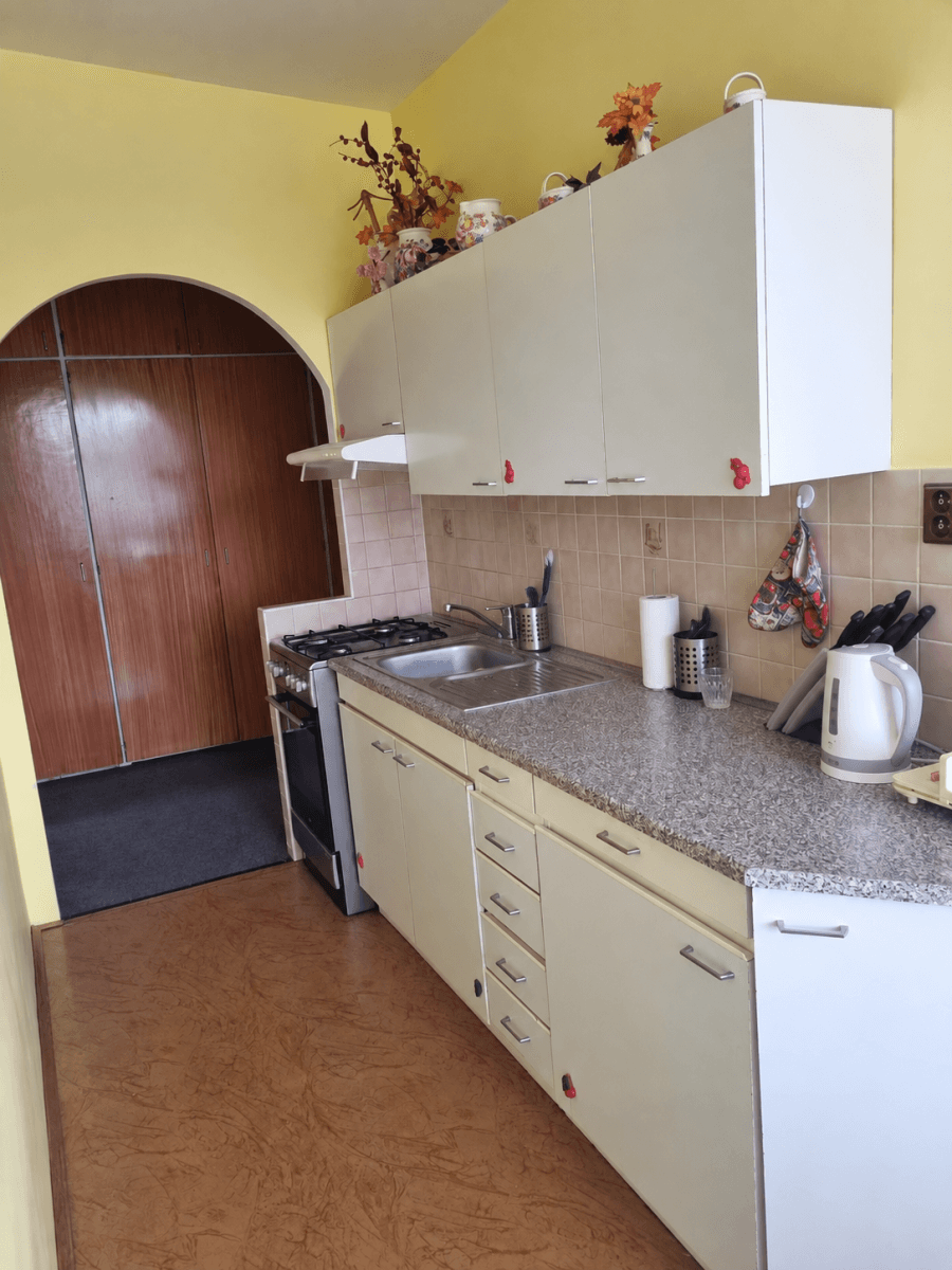 Prodej bytu 3+1 74 m², Vítězná, Karlovy Vary, Karlovarský kraj Prodej bytu 3+1 74 m², Vítězná, Karlovy Vary, Karlovarský kraj