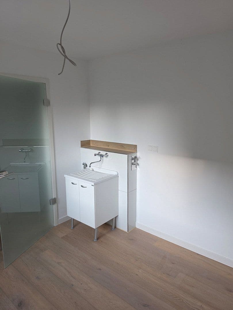 Pronájem domu 165 m², pozemek 300 m², Aschaffenburger Str. 8a, Leipzig, Sasko Pronájem domu 165 m², pozemek 300 m², Aschaffenburger Str. 8a, Leipzig, Sasko
